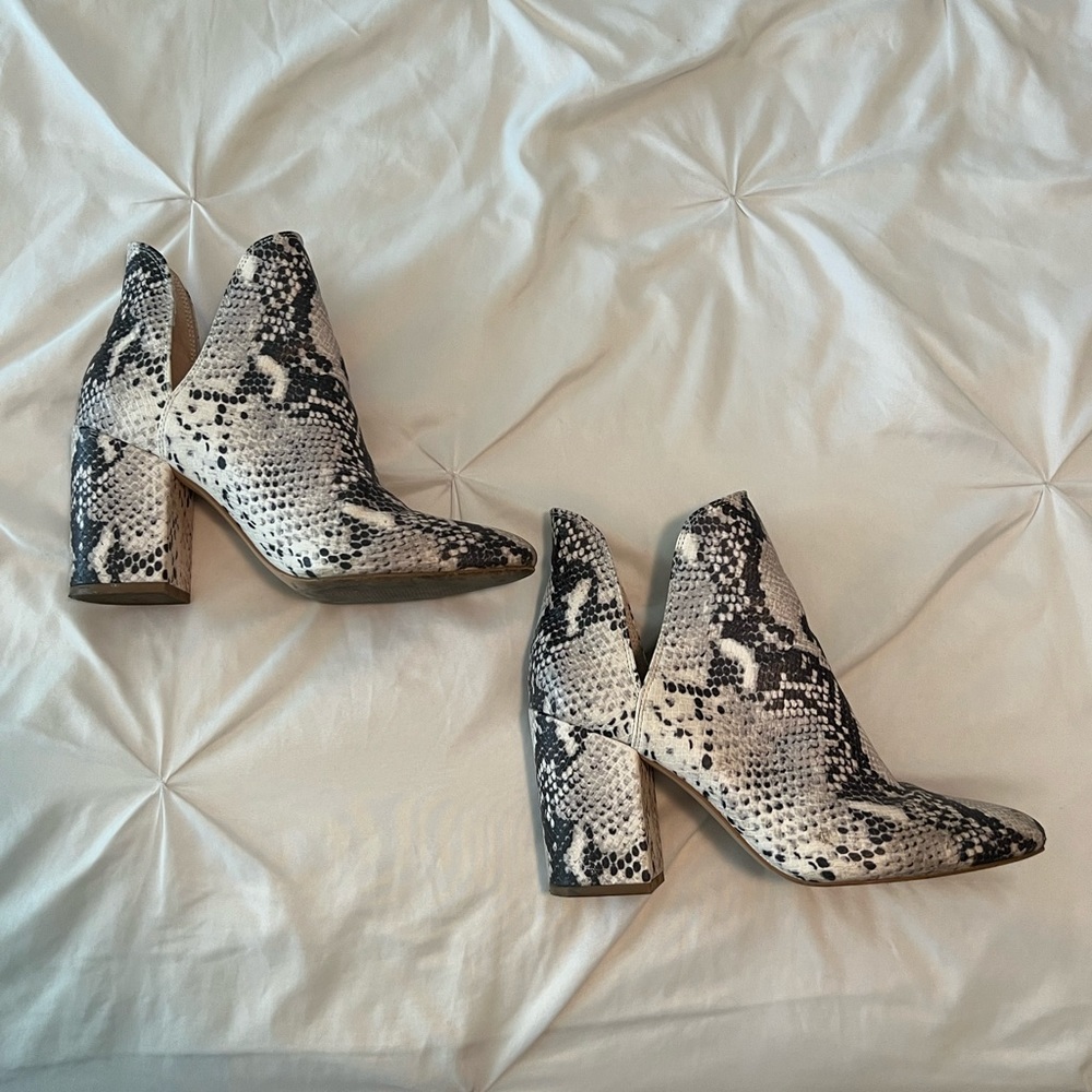 Steve Madden Snakeskin Boots 8.5